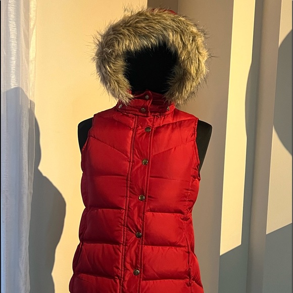 Down-filled hooded puffer vest with faux fur trim - Picture 2 of 8
